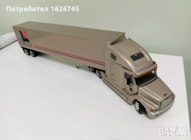 FREIGHTLINER CENTURY 1:43 NZG, снимка 2 - Колекции - 54546608