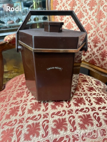 оригинална винтидж ледарка Chivas Regal