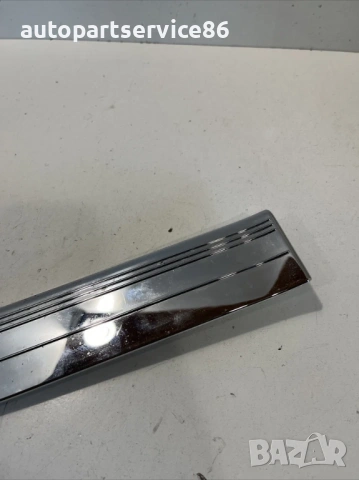 Облицовка на праг задна лява врата хромирана за Mercedes Cls W219 (2009) A2196800335, снимка 3 - Части - 54108850