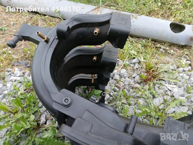 Смукателен колектор с изводи за газ за Волксваген голф 5 1.6 102к.с 2005г , снимка 2 - Части - 54187272