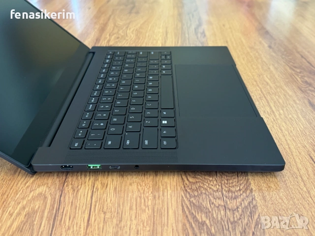 14' 2.5K 240Hz Ryzen 9 8945HS Razer Blade 32GB DDR5/1TB NVMe/Nvidia RTX 4070 8GB/Бат. 6ч, снимка 12 - Лаптопи за игри - 54714961