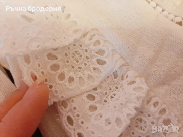 Дамска бяла риза с нежна бродерия, дантела, къдри, седефени копчета и буфан ръкав, снимка 2 - Ризи - 55040488