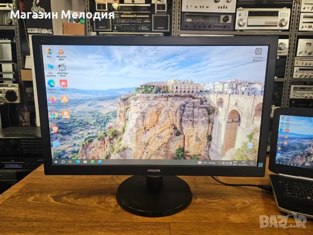 27" Монитор Philips 273V5LHAB/00 – Мащабен Full HD екран за работа и мултимедия