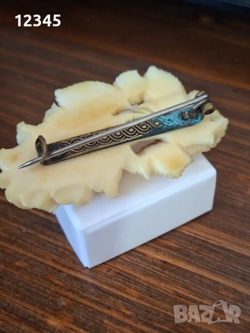 Стара красива релефна брошка от кост, снимка 6 - Други - 54112039