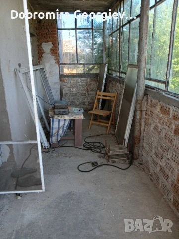 Продавам масивна триетажна къща с двор , снимка 5 - Къщи - 54412396