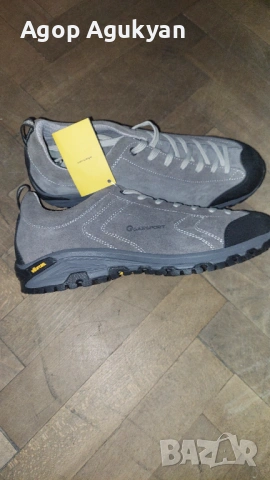 Туристически обувки чисто нови Vibram 44 номер лично предаване