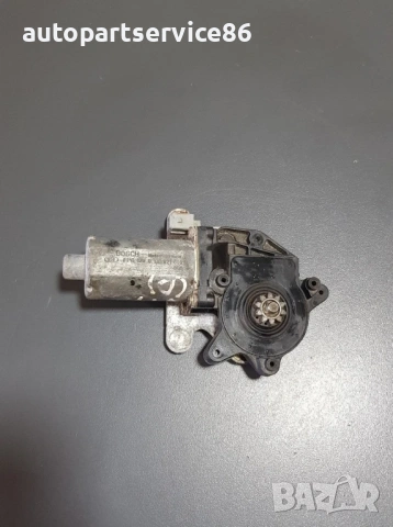 Мотор за стъкло предна дясна врата за Mercedes W638 Vito (1999-2002) 0130821666, снимка 2 - Части - 53995759