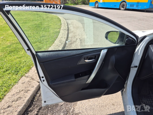Toyota Auris Hybrid, снимка 13 - Автомобили и джипове - 54368966