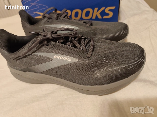 Чисто нови обувки brooks номера 47., снимка 3 - Маратонки - 55155132