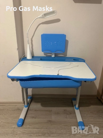 Детско Бюро с Лед Лампа Синьо само за 20 евро. Ползвано е и има забележки. Ново струваше около 300 е