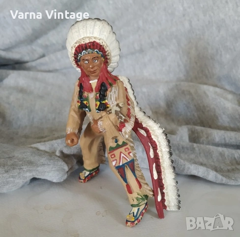 Колекционерска фигурка индианец Индиански вожд Сиу. Schleich Германия.