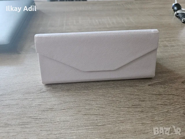 Калъф за очила бял