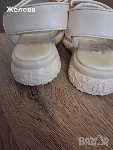 Нови сандали Guess, снимка 6 - Сандали - 55074393