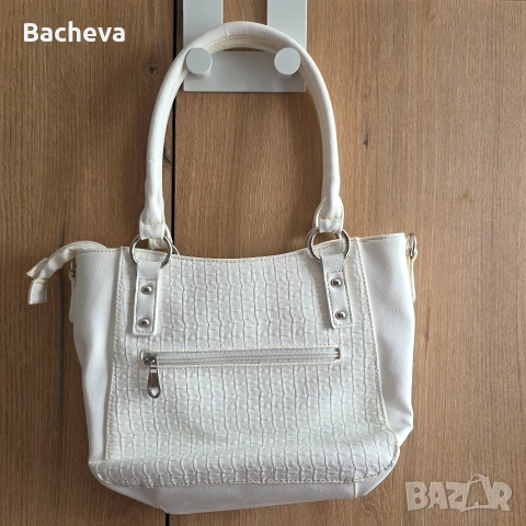 Средно голяма дамска чанта, снимка 2 - Чанти - 55016956