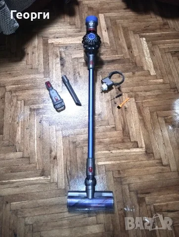 Отлична безжична Dyson V8 прахосмукачка с нова батерия и аксесоари