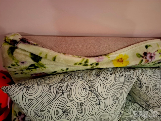 Разтегателно канапе Мауи 70 евро, снимка 2 - Дивани и мека мебел - 54362714