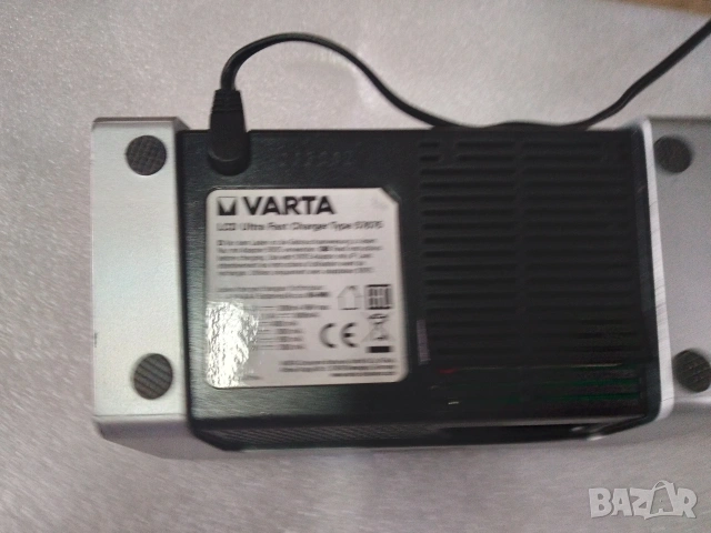 VARTA 57675 - LCD Ултрабързо зарядно 4xAA/AAA зареждане 15мин, снимка 4 - Друга електроника - 55260309