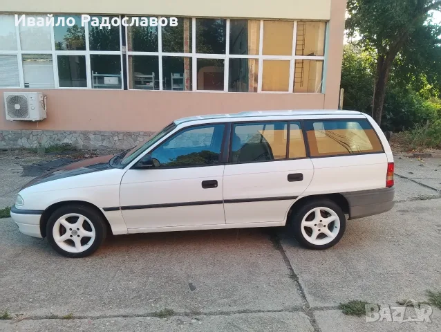 Опел Астра автоматик, снимка 13 - Автомобили и джипове - 55652387