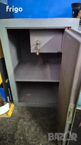 Метална каса, снимка 2 - Сейфове и каси - 54065294