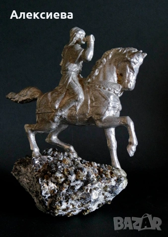 Конник, скулптура върху скъпоценен минерал, снимка 2 - Статуетки - 40539941