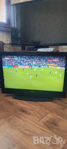 Продавам lcd tv Hitachi 32" full hd перфектен