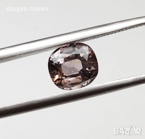  Рядък естествен електрически сиво-розов шпинел 1,41 карата! Сертификат!, снимка 6 - Други - 54155266