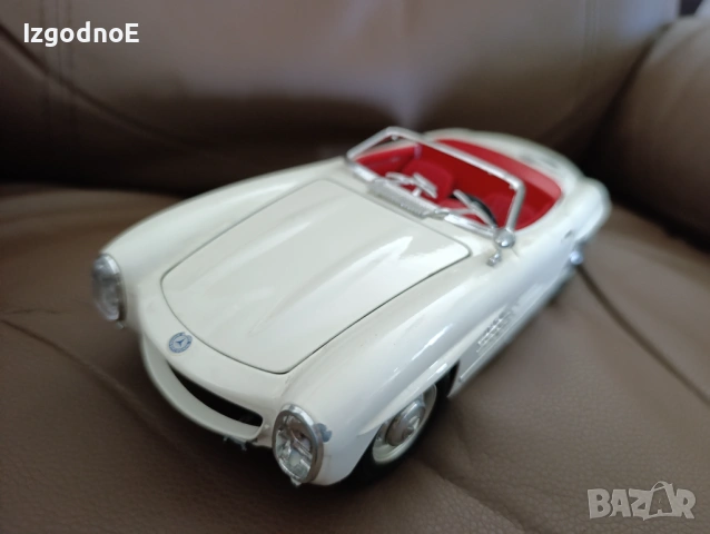 Mercedes-Benz 300 SL Roadster BURAGO- PREMIUM EDITION , снимка 2 - Колекции - 54363069