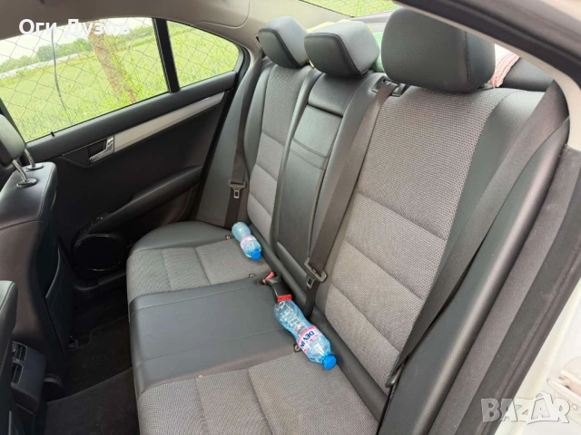 Мерцедес Ц 220, снимка 10 - Автомобили и джипове - 54513665