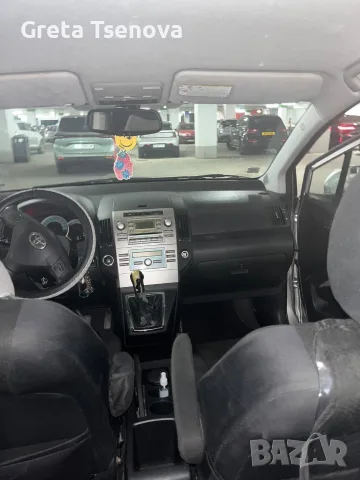 Toyota corolla Verso 2004г. 1.8, снимка 2 - Автомобили и джипове - 55616832