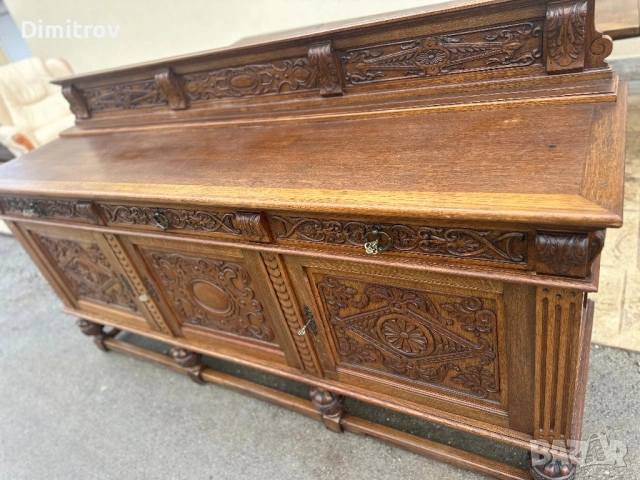 Масивна ретро креденца / бюфет с дърворезба и заключващи се чекмеджета, снимка 4 - Бюфети - 53958341