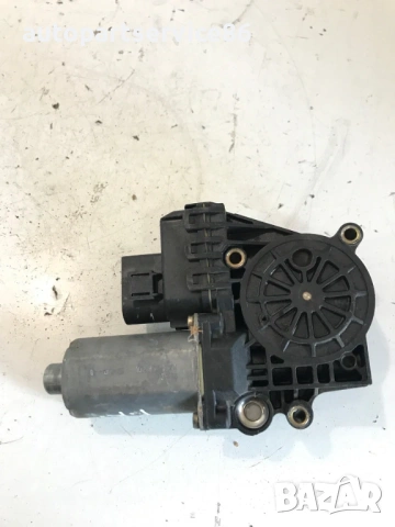 Мотор за стъклоповдигач за предна дясна врата за Audi A6 (1997-2002) 0130821774 102854-Xxx, снимка 2 - Части - 54724791