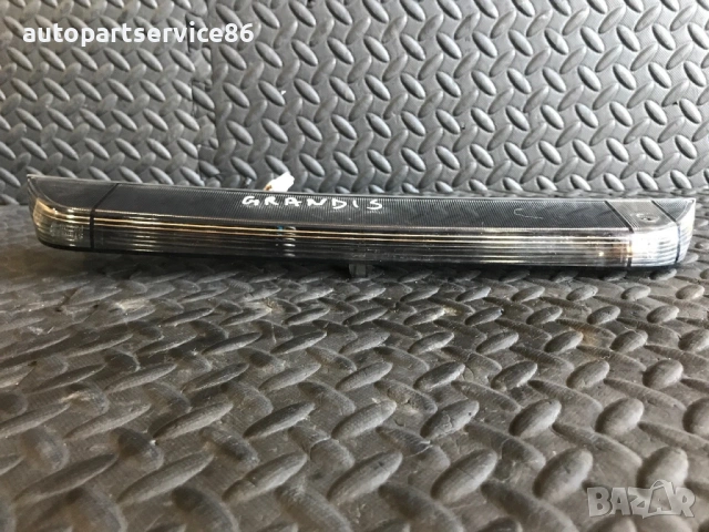 Трети стоп за заден капак на Mitsubishi Grandis 2.0 Di-D (2004–2009) P3505