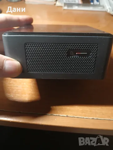 Intel NUC NUC8i5BEH, снимка 3 - За дома - 55340430