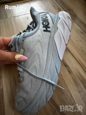 Оригинални маратонки Hoka One One Arahi 6  ! 39 н, снимка 2 - Маратонки - 54724574