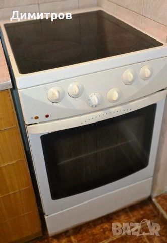 Готварска печка Gorenje с керамичен плот и с вентилатор, снимка 2 - Печки, фурни - 54779717
