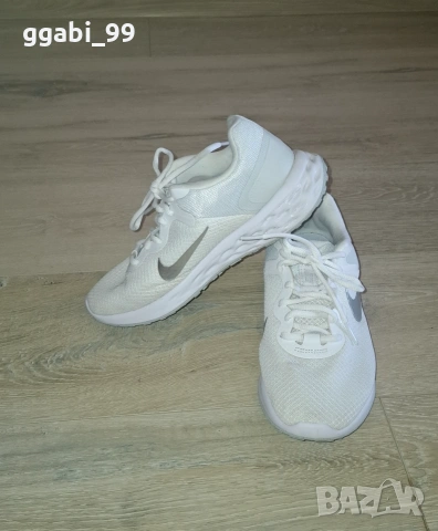 Леки дамски маратонки Nike , снимка 3 - Маратонки - 30463472