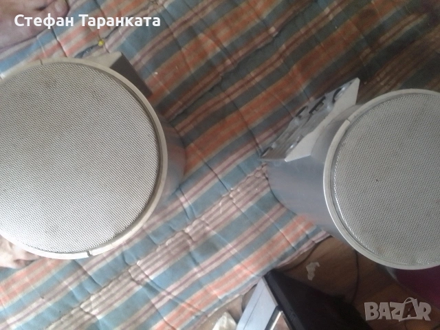 два броя суббуфери със по два говорителя на тях от двете страни 