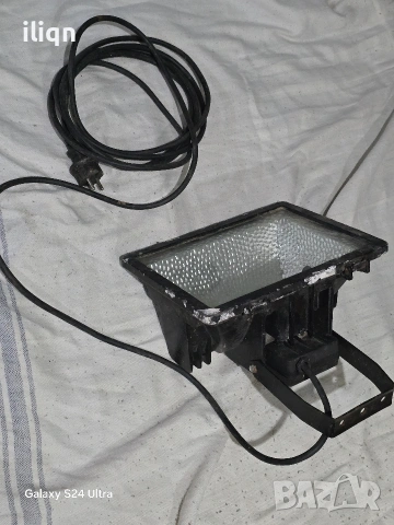 5 метра кабел. 1000W. Това е Bos Elektro халогенен прожектор с мощност 1000W , снимка 6 - Прожектори - 54478014
