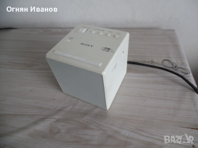 Радио колонка с часовник Sony - ICF-C1 бяла, снимка 2 - Друга електроника - 54079899