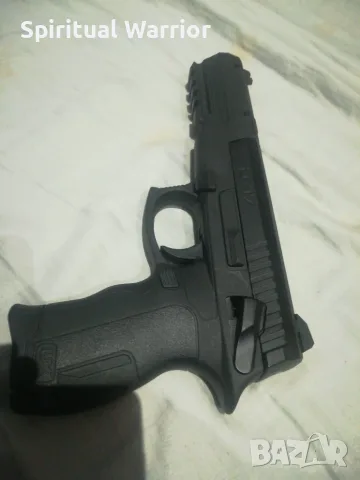 Въздушен пистолет DX17, Umarex 4,5mm caliber + детски автомат играчка с меки куршуми. , снимка 2 - Въздушно оръжие - 55615824