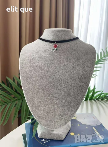 велурен чокър с роза , снимка 3 - Колиета, медальони, синджири - 55647056