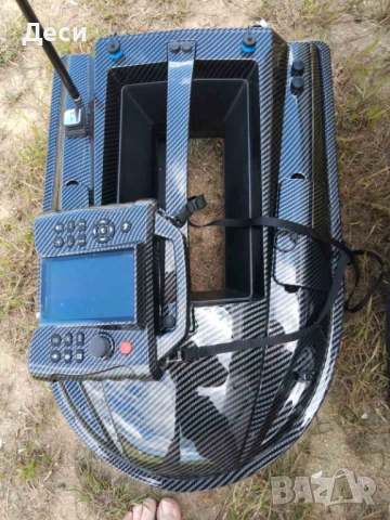 Лодка за захранка с GPS и сонар