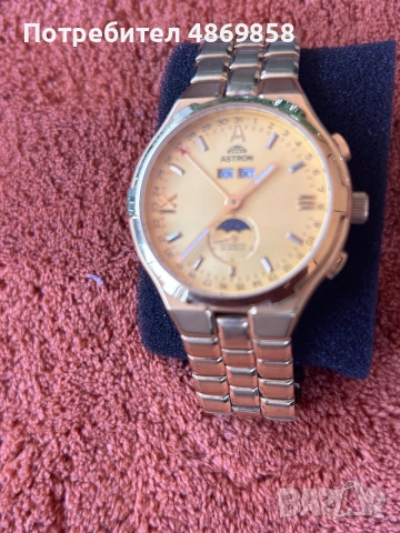 мъжки часовник Astron Triple DateMoonphase. Моделът е кварцов, оборудван с механизъм Miyota 6P80