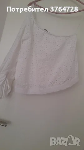 Бяла блуза на Bershka 