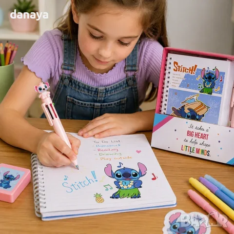 7019 Детски комплект Stitch – тефтер със спирала и химикал с 6 цвята в подаръчна кутия