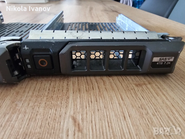 Dell PowerEdge 3.5" HDD Caddy (F238F / 0F238F) – SAS/SATA Шейни за R210, R310, R410, R320, R510 и др, снимка 2 - Други - 54455000