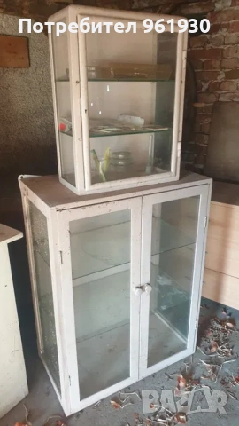 Шкафове за медицински кабинет