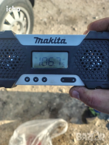 Радио и фенер макита makita 10.8 v, снимка 5 - Други инструменти - 48895047