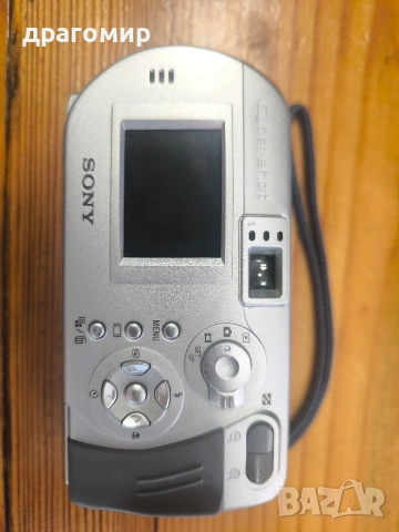 SONY Cyber-shot 3,2 MEGA PIXELS DSC-P72 , снимка 12 - Фотоапарати - 54615501