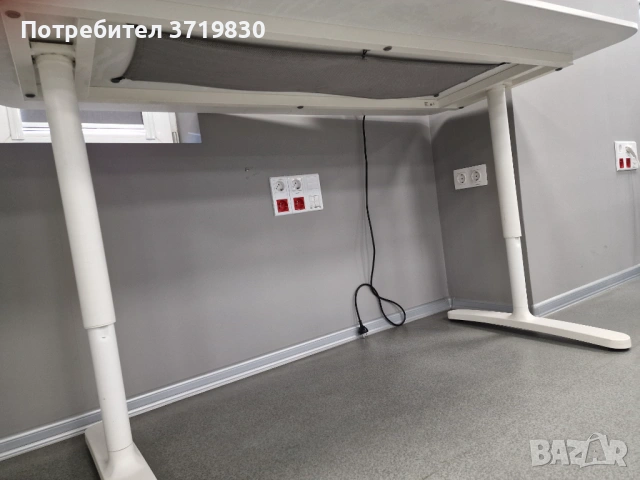 Бюро bekant ikea, снимка 3 - Работни маси и бюра - 54449333